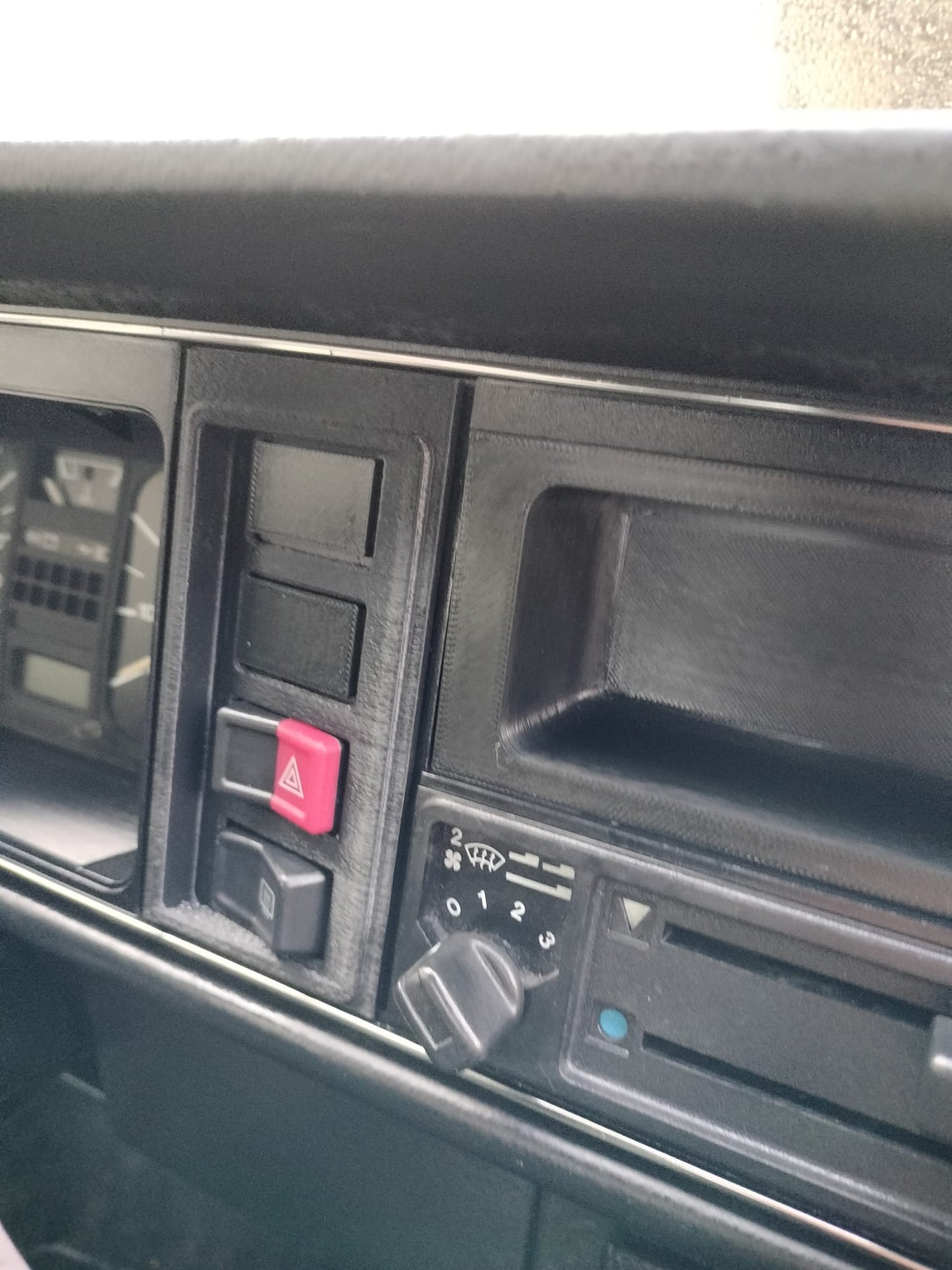 Tacho Blende und Blindstopfen Tastenblende für Golf 1 MKI 171837235 inkl. GTi