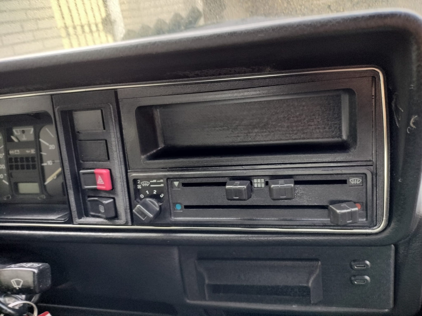 "Motorradio" Ablagefach anstelle des Radios fvom Golf 1 MKI 171837235