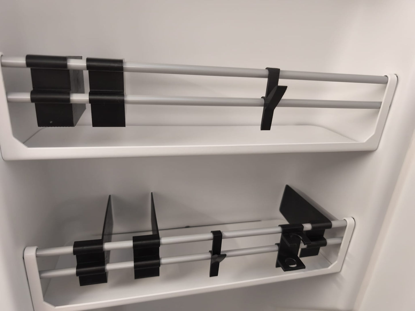 "Bubble-Box" Trenner für das Badregal beim VW Crafter Grand California