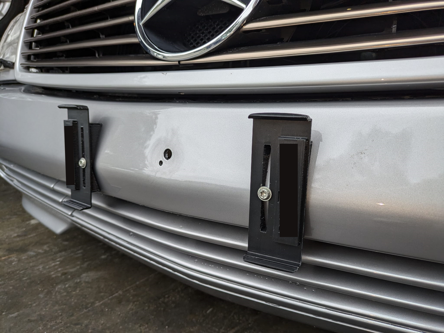 "PlateMate" Kennzeichenhalter für Mercedes Benz R129 SL500 SL320 W129 C129 A1298850581 vorn