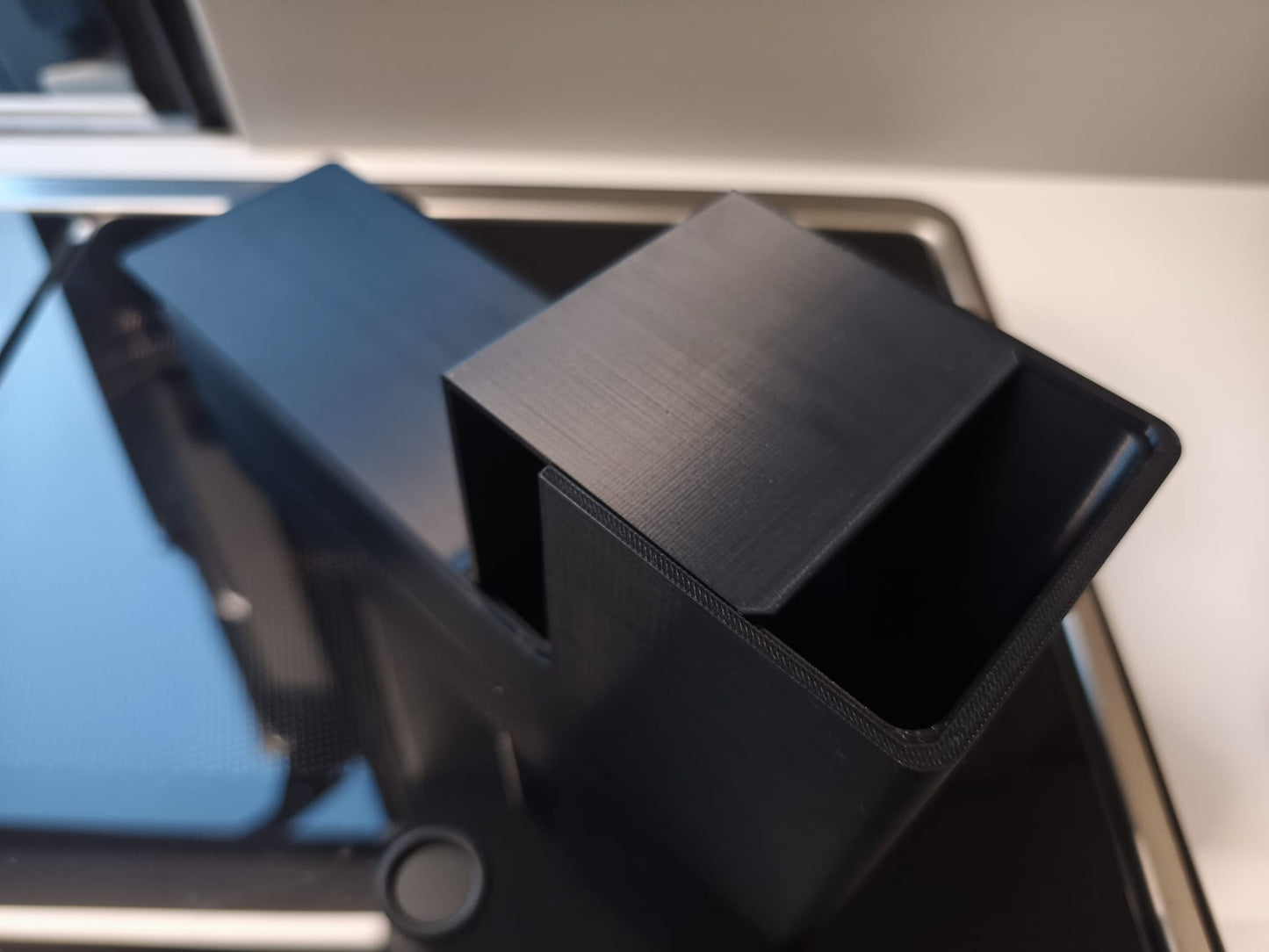 "Slide-n-Hide" Ausziehfach Ablage in Küchenzeile für VW Volkswagen Crafter Grand California 680