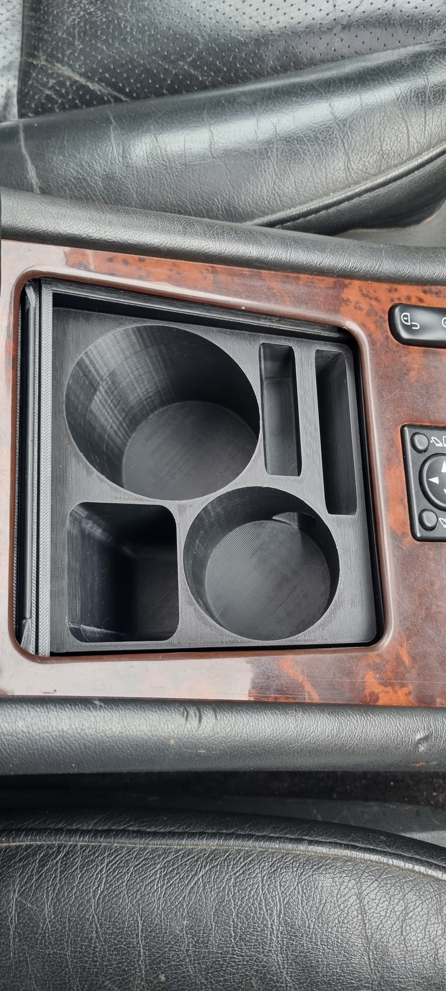 "Cup ’n’ Call" Mittelkonsolen-Einsatz Mercedes W163 ML Becher- & Smartphone-Halterung Organizer