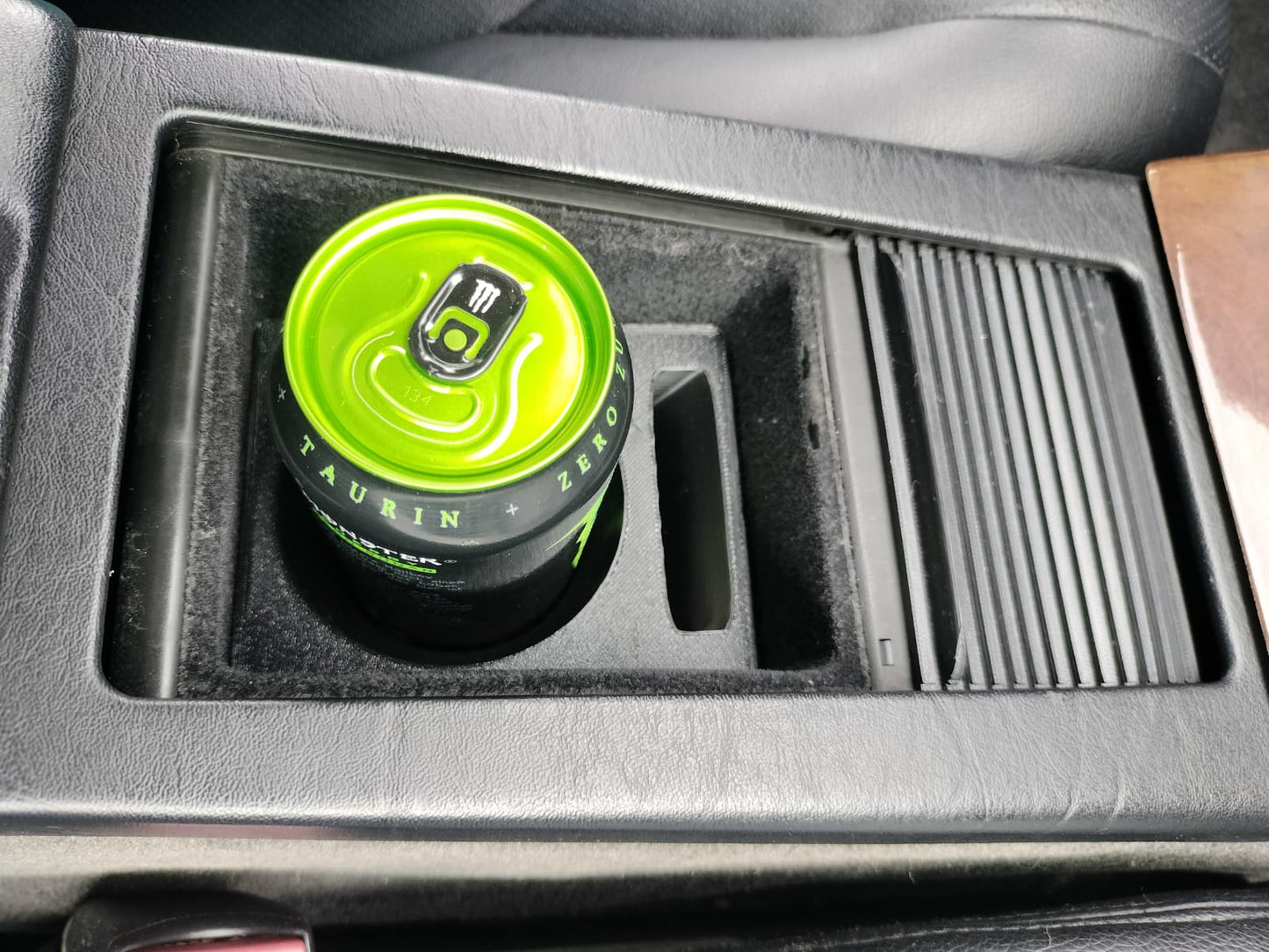 "Sip-n-Scroll" Mini Cupholder Becherhalter Getränkehalter für Mercedes R129 SL 500 320 300 73 AMG in Vließeinsatz