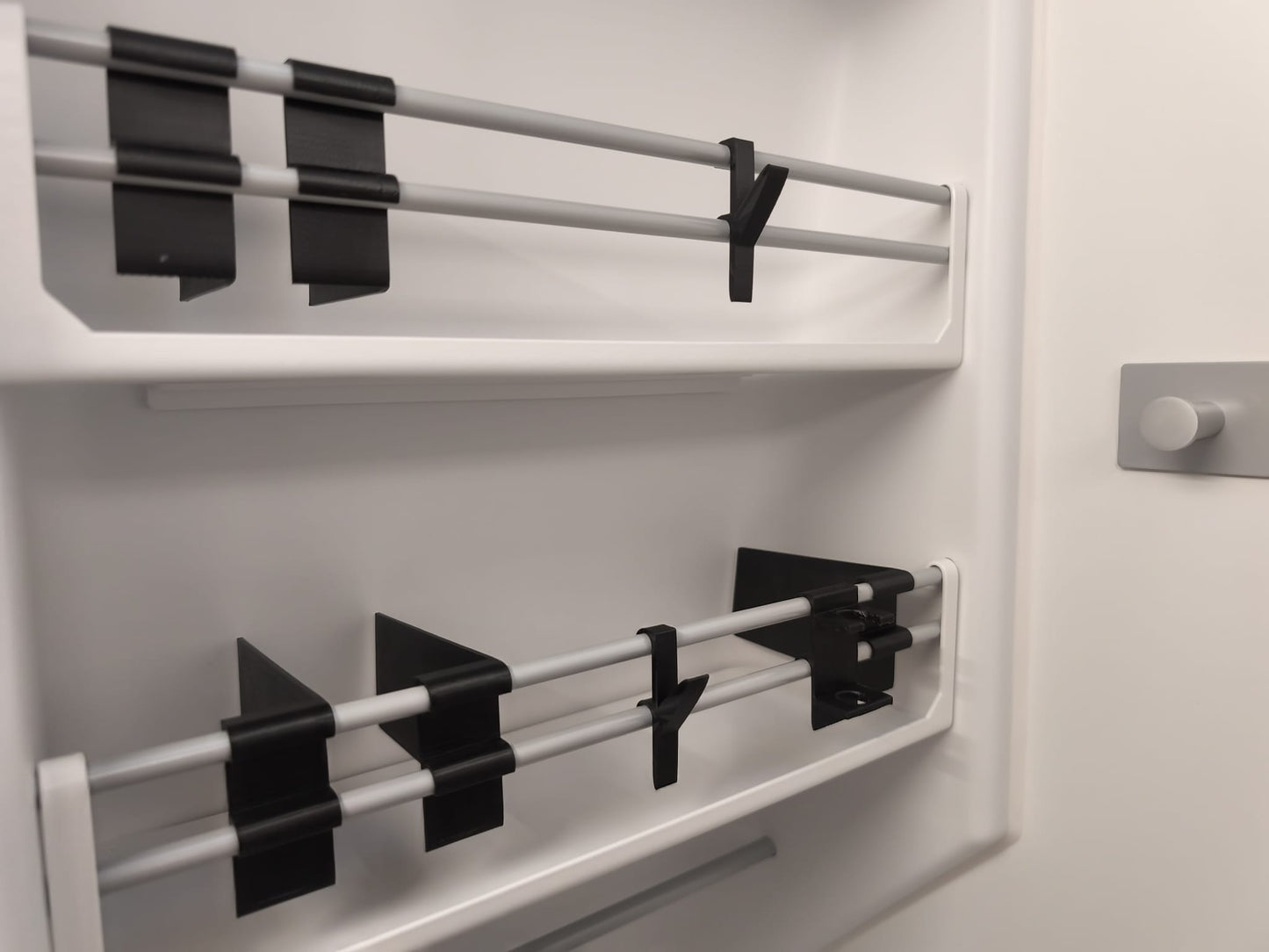 "Bubble-Box" Trenner für das Badregal beim VW Crafter Grand California