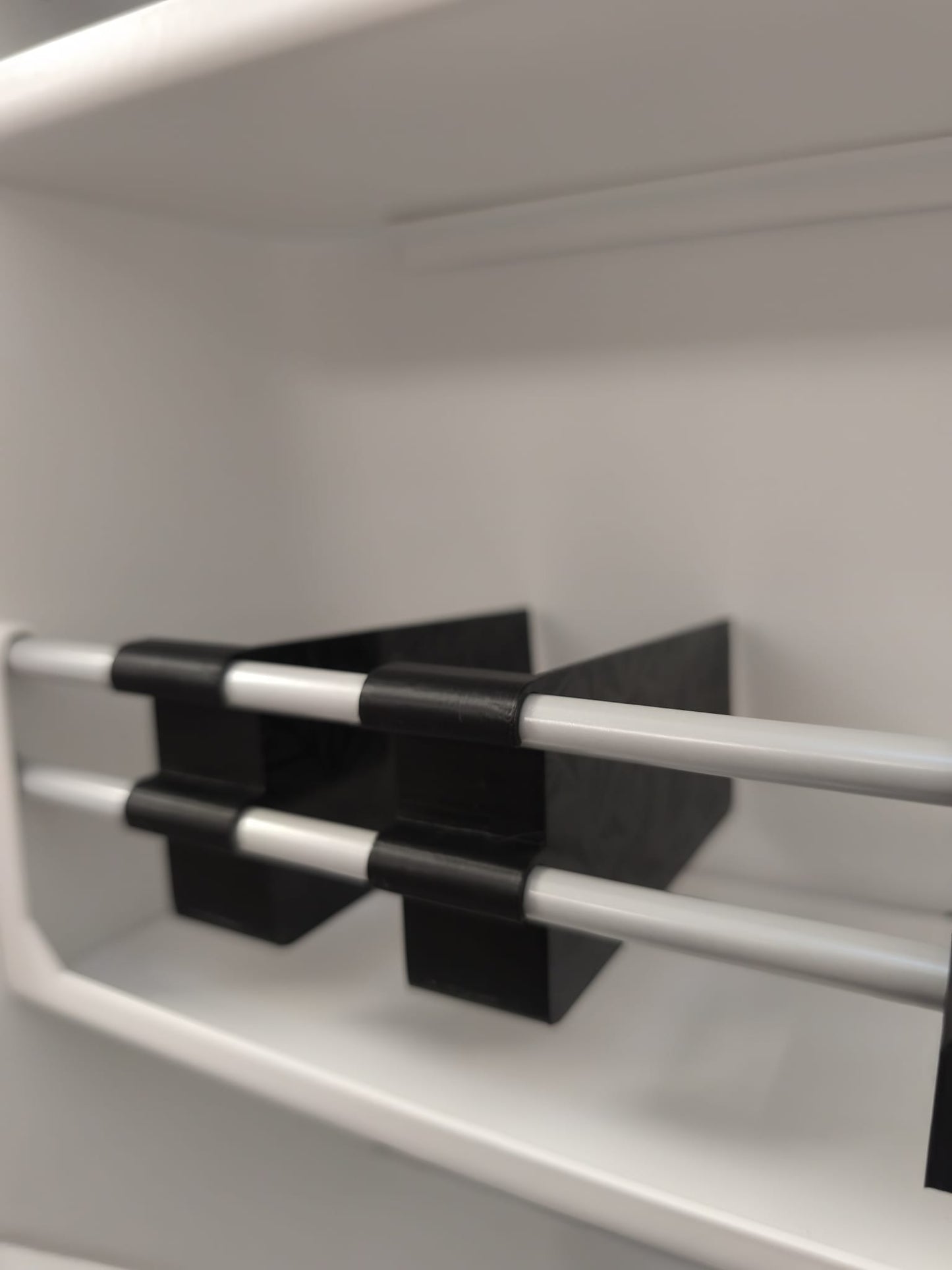 "Bubble-Box" Trenner für das Badregal beim VW Crafter Grand California