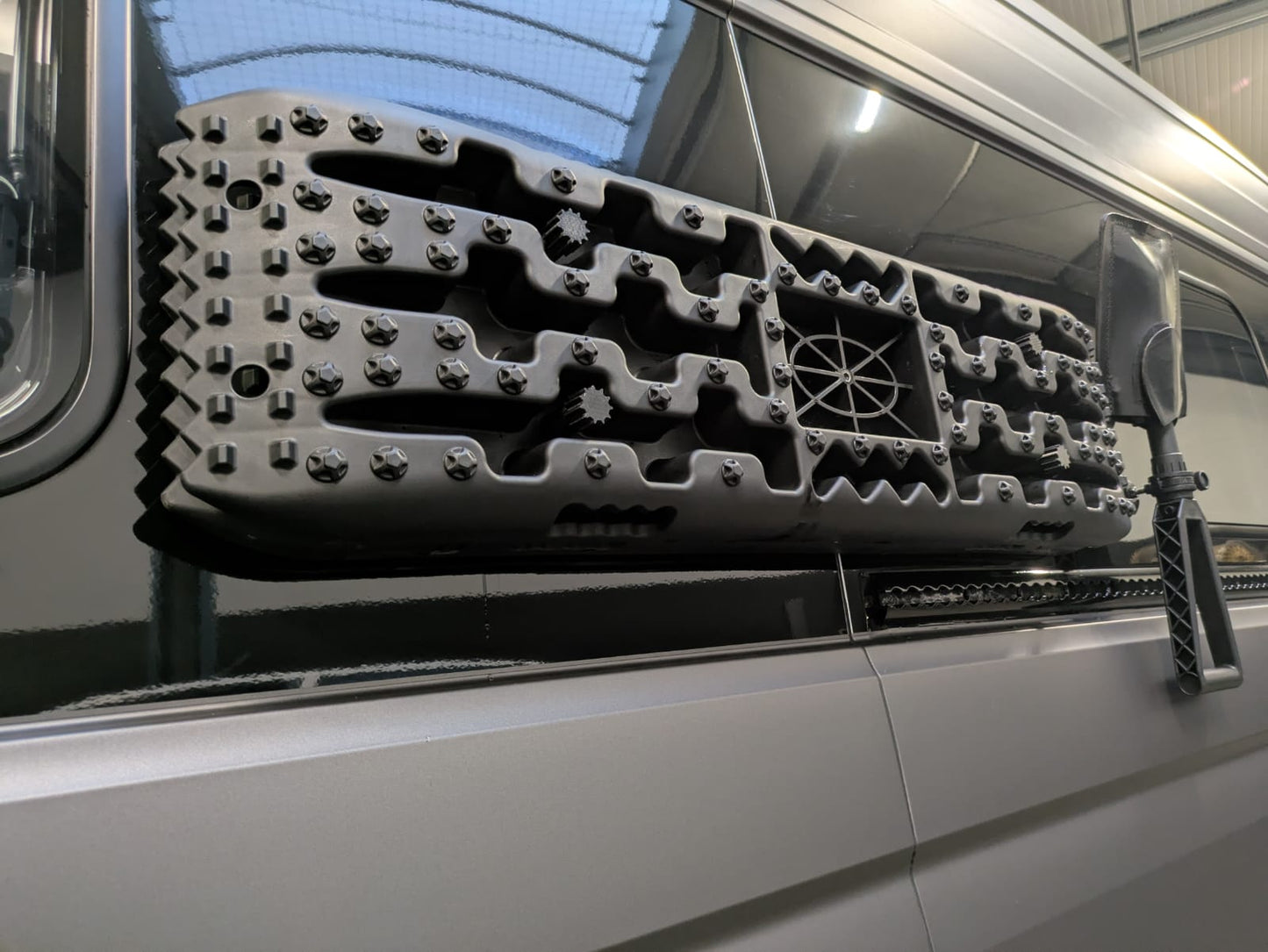 "Grip-n-Go" Schnellverschluss Offroad Sandboards an Airlineschiene für Camper Offroad