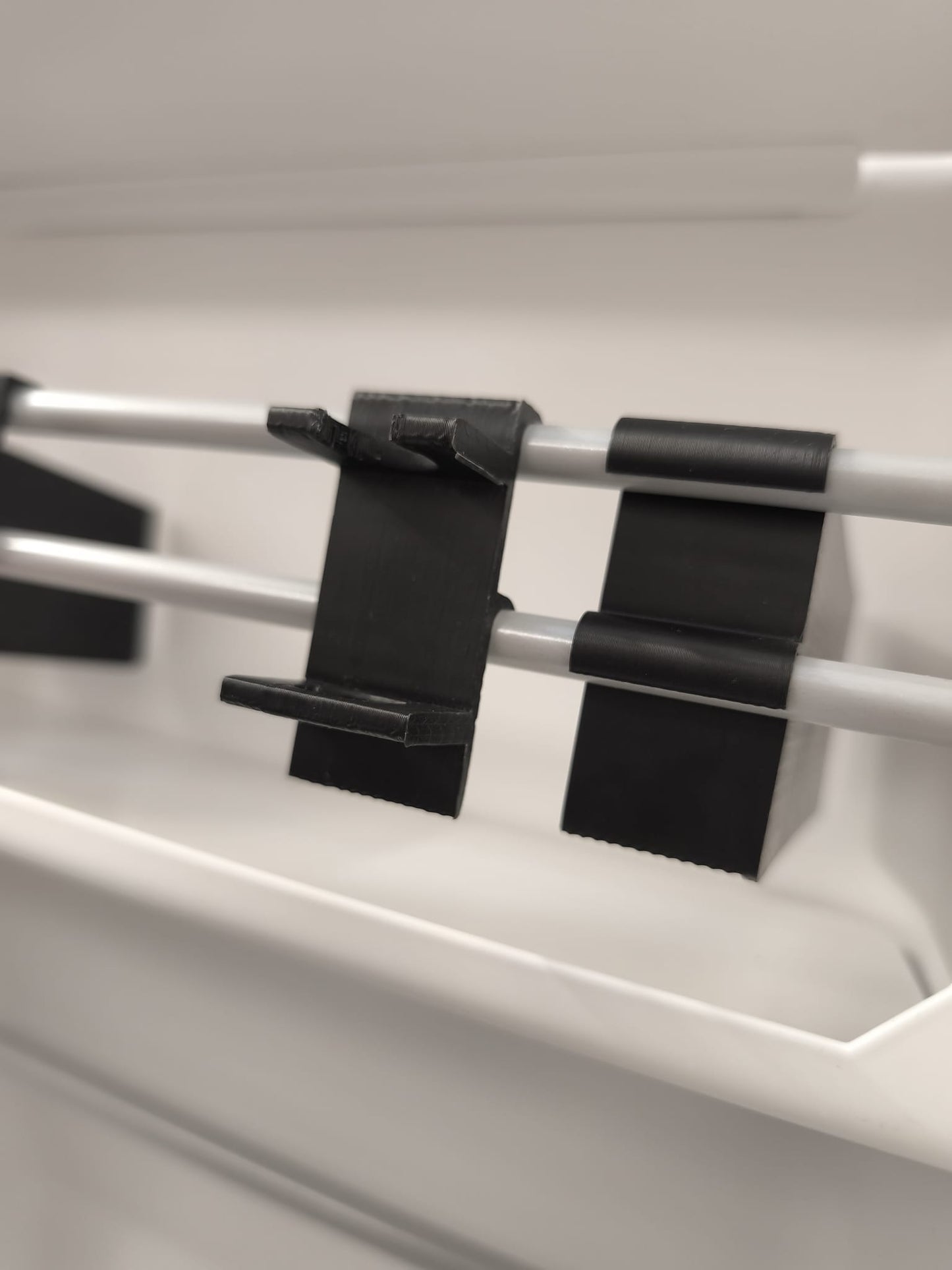 "Bubble-Box" Trenner für das Badregal beim VW Crafter Grand California