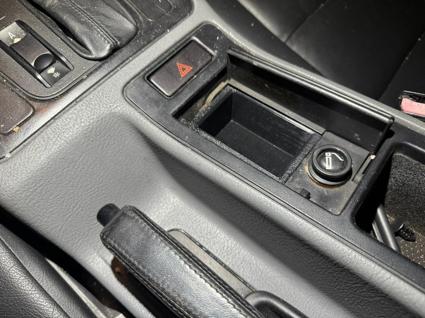 "Sneaky Stash" für BMW E31 840i 840ci 850 850CSI Aschenbecher Ascher Ablagefach Mittelkonsole