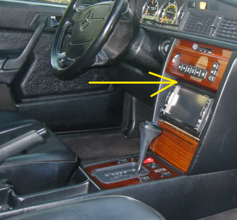 "DIN-o-Saur" Doppel-DIN Radioadapter für Mercedes 190 W201 – passgenauer Einbaurahmen