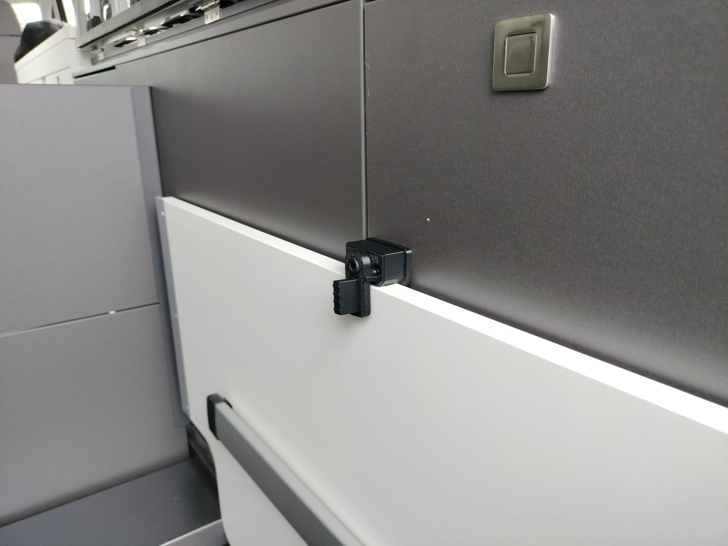 "Table Stable" Tischhalter Fixierungs-Set für VW Crafter Grand California 600 680 Komplettset