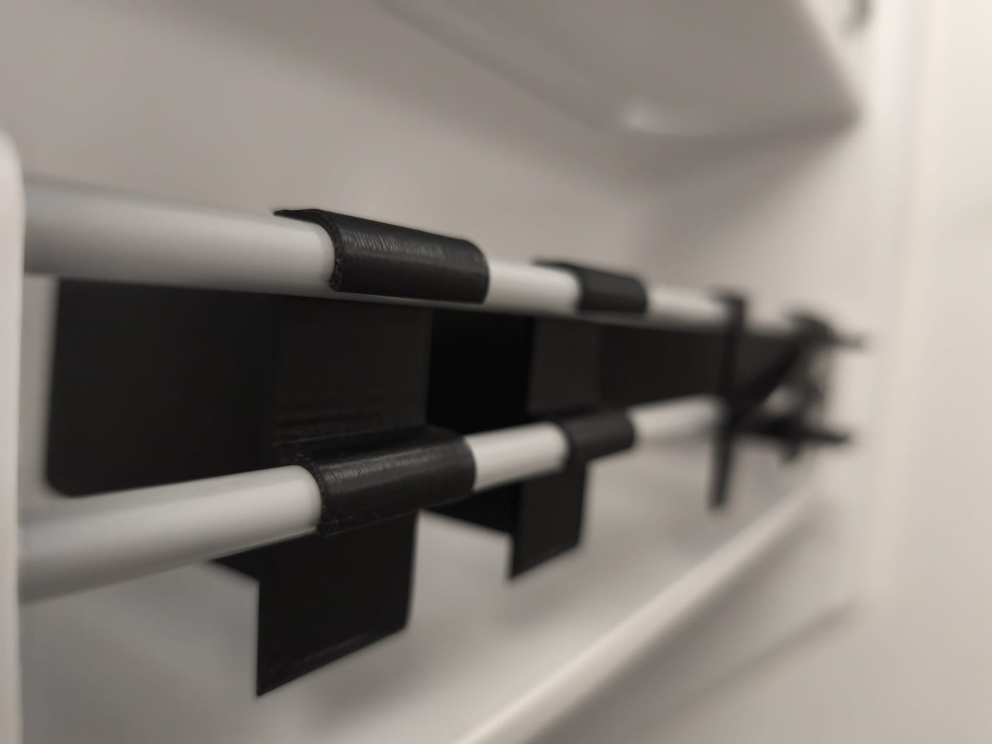 "Bubble-Box" Trenner für das Badregal beim VW Crafter Grand California