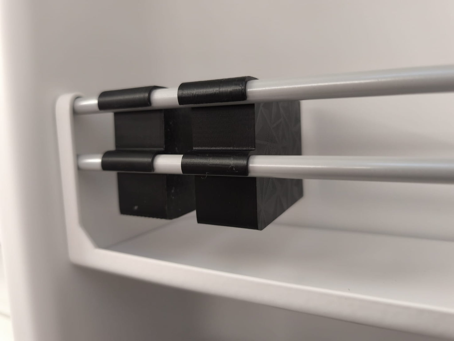 "Bubble-Box" Trenner für das Badregal beim VW Crafter Grand California