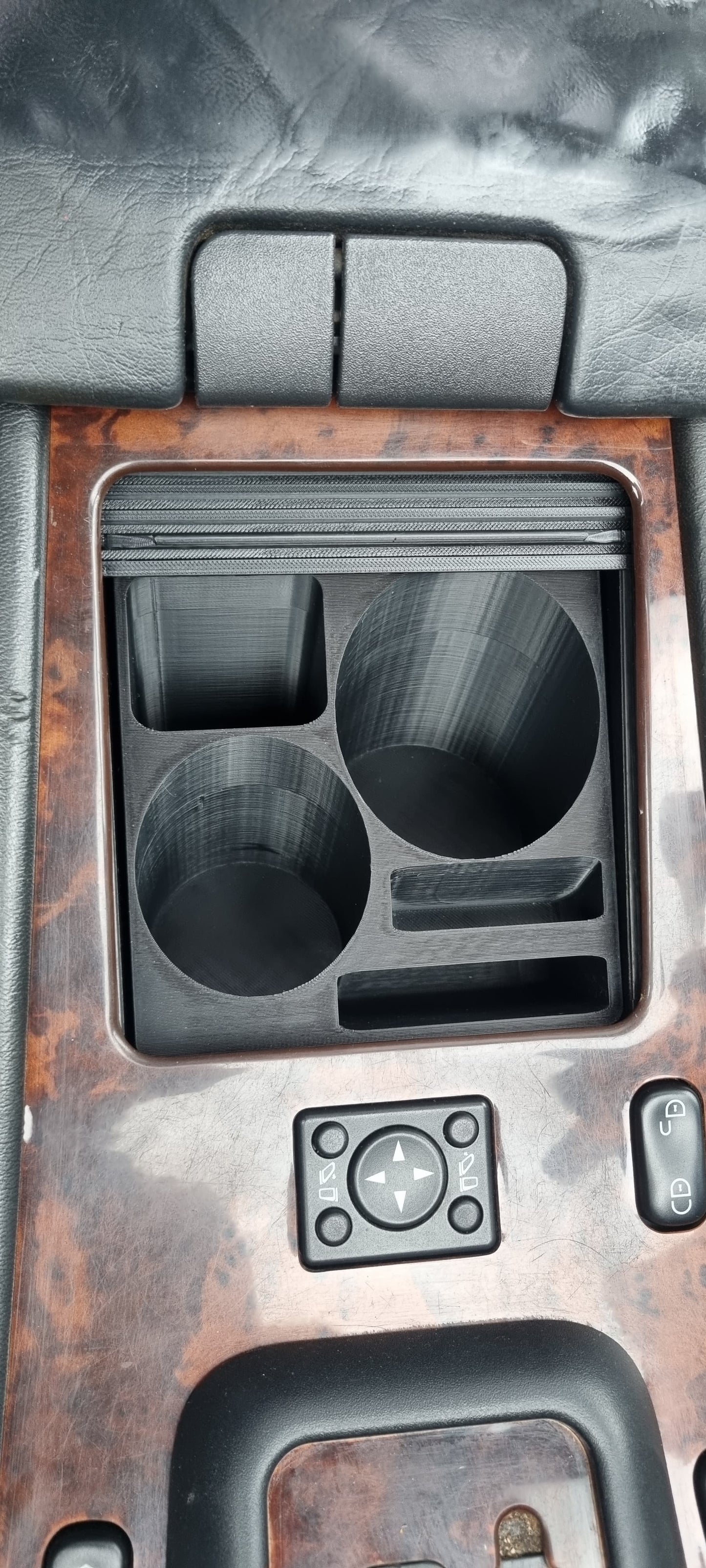 "Cup ’n’ Call" Mittelkonsolen-Einsatz Mercedes W163 ML Becher- & Smartphone-Halterung Organizer