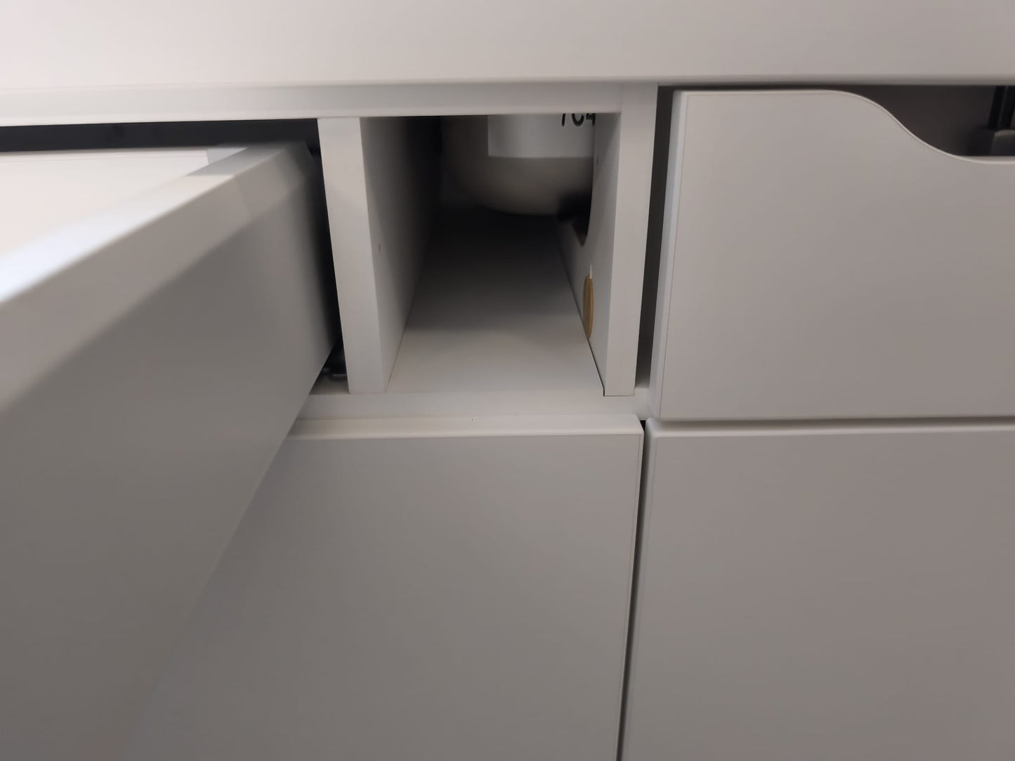 "Slide-n-Hide" Ausziehfach Ablage in Küchenzeile für VW Volkswagen Crafter Grand California 680