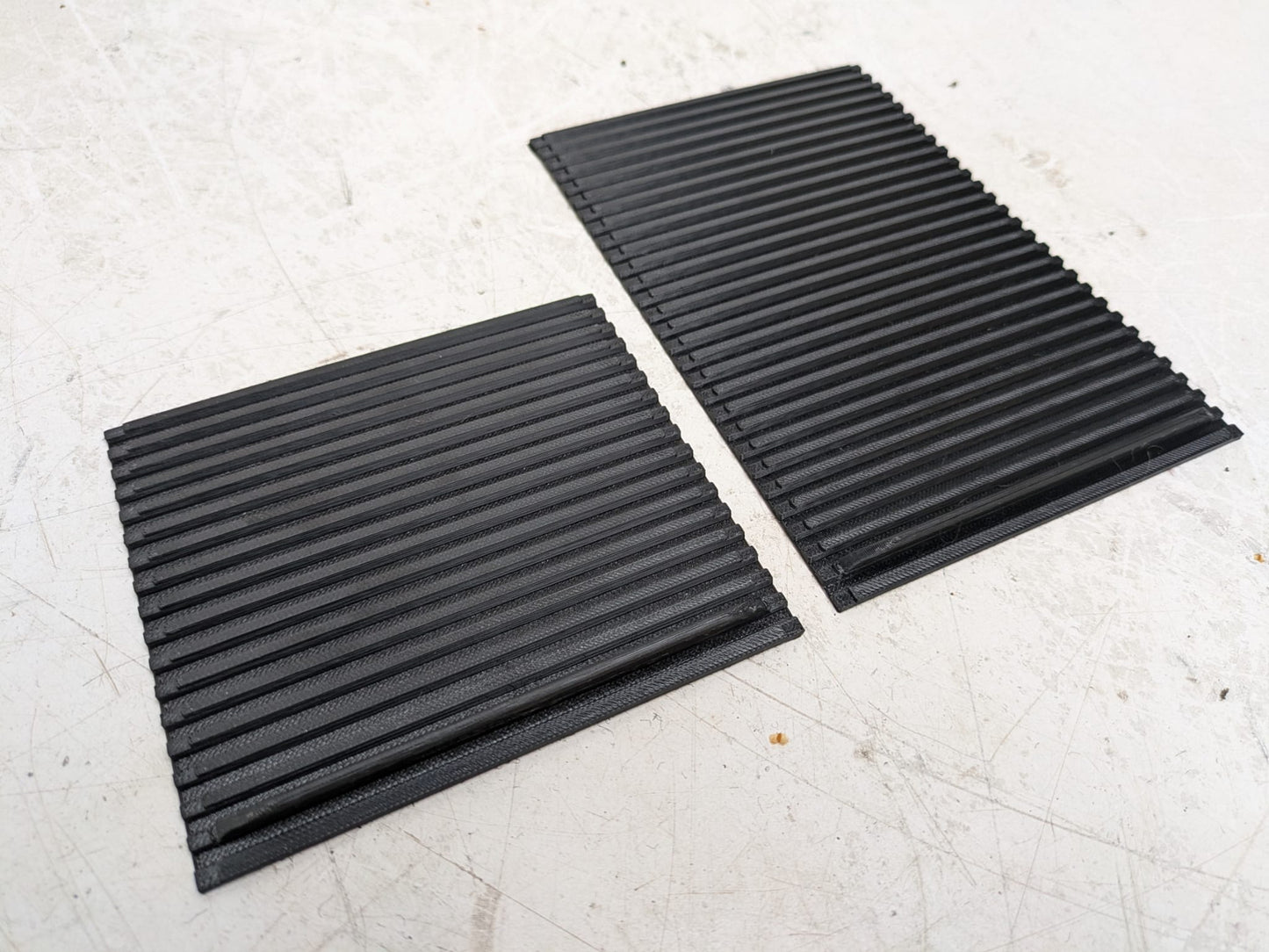 "Slide-n-Hide" Zweiteiliges Rollo für Mercedes R129 SL320 500 73 500SL 300SL Mittelkonsole Jalousie schwarz