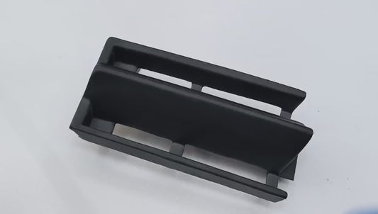 Tow Hook Cover in AMG Stoßstange für Mercedes Benz W124 C124