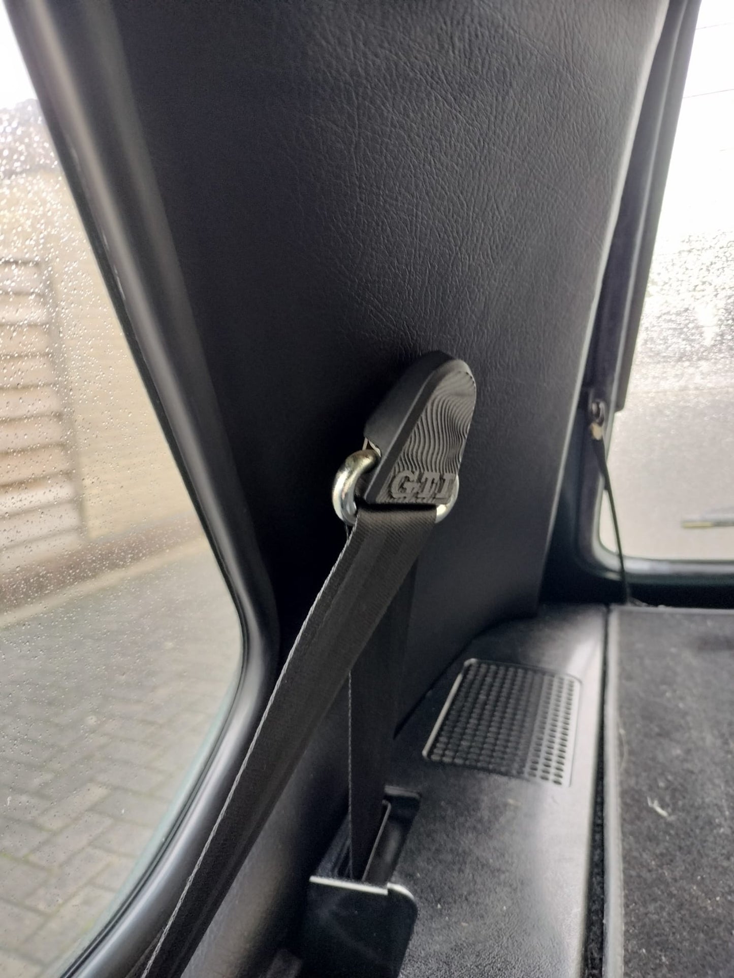 "Rabbit-Hole-Cover" Abdeckungen für die Gurthalter beim Golf 1 MK1 mit "GTi" Schriftzug