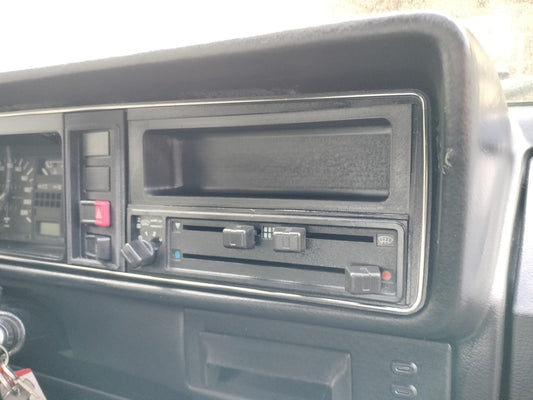 "Motorradio" Ablagefach anstelle des Radios fvom Golf 1 MKI 171837235